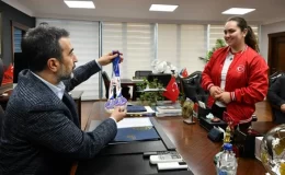 Ankara Büyükşehir Belediyesi’nden skandal karar! AK Parti İl Başkanı’nı ziyaret eden Avrupa Şampiyonu Sude Nur Çakır’ın sözleşmesi feshedildi