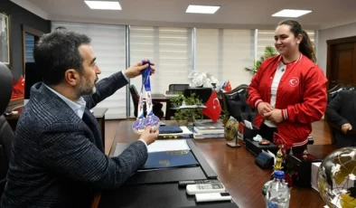 Ankara Büyükşehir Belediyesi’nden skandal karar! AK Parti İl Başkanı’nı ziyaret eden Avrupa Şampiyonu Sude Nur Çakır’ın sözleşmesi feshedildi