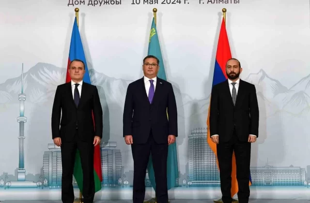 Azerbaycan ve Ermenistan Dışişleri Bakanları Almatı’da bir araya geldi