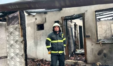 Burdur’da Evde Çıkan Yangında Lüks Otomobil Yanarak Kullanılamaz Hale Geldi