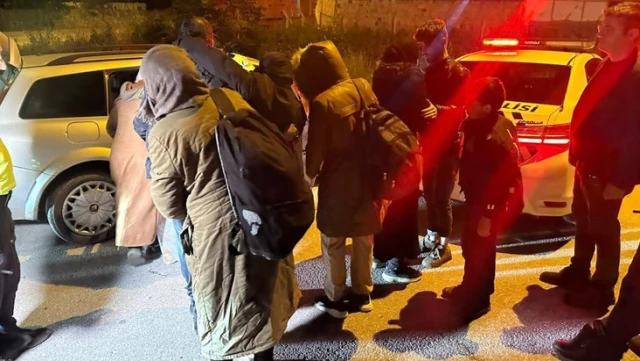 Edirne’de ‘dur’ ihtarına uymayan otomobilin içinden 17 kişi çıktı