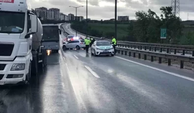 Edirne’de Kontrolden Çıkan Otomobilin Bariyerlere Çarptığı Kazada Sürücü Yaralandı