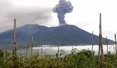 Endonezya’da yanardağ patlaması sonrası sel: 28 ölü