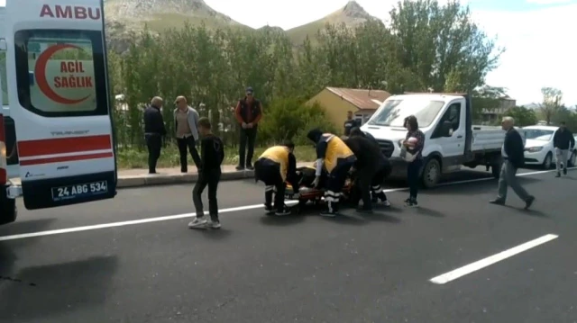 Erzincan’da otomobilin çarptığı kadın yaralandı