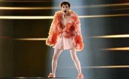 Eurovision’da LGBT+ propagandası! Nemo’ya birinciliği tüylü ceketi ve saten eteği getirdi