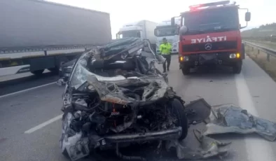 Gaziantep’te Tıra Çarpan Otomobil Sürücüsü Hayatını Kaybetti