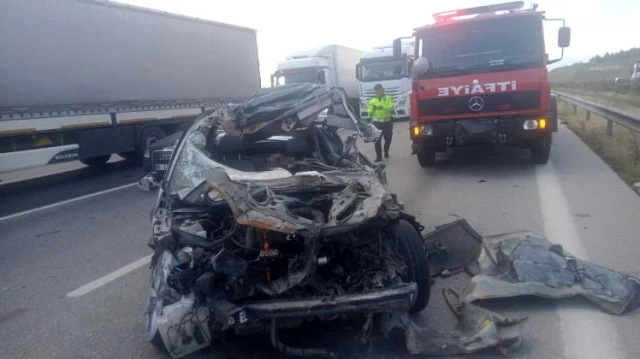 Gaziantep’te Tıra Çarpan Otomobil Sürücüsü Hayatını Kaybetti