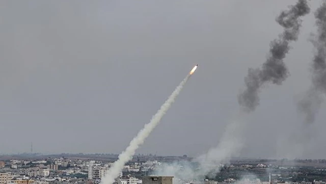 Hamas’tan İsrail’in saldırılarına karşılık! Tel Aviv’e füze attılar