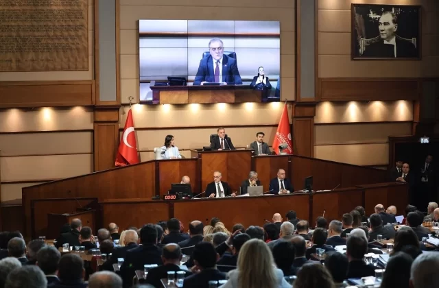 İBB Meclisi’nde CHP’li üyenin Deniz Gezmiş’i anmasına AK Parti ve MHP’den tepki