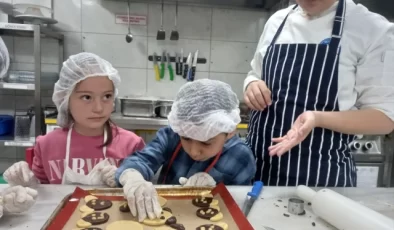 İlkokul Öğrencileri Aşçılık Lisesini Ziyaret Ederek Kurabiye Yaptı
