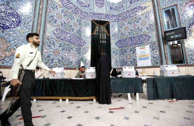 İran’da İslami Şura Meclisi seçimlerinin ikinci turu başladı