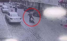 İstanbul’da market sahibi meyve çalan hırsızı sokak ortasında tekme tokat dövdü