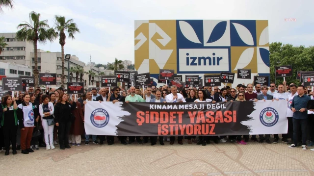İzmir’de Eğitim Çalışanlarına Yönelik Şiddet Protesto Edildi