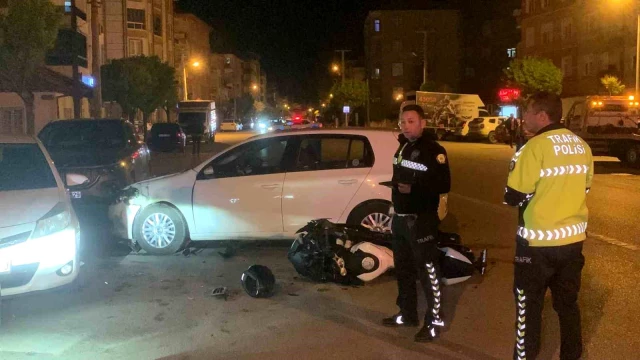 Karaman’da otomobil ile çarpışan motosiklet sürücüsü ağır yaralandı