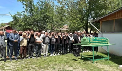 Kastamonu’da motosiklet kazasında hayatını kaybeden genç öğretmen toprağa verildi