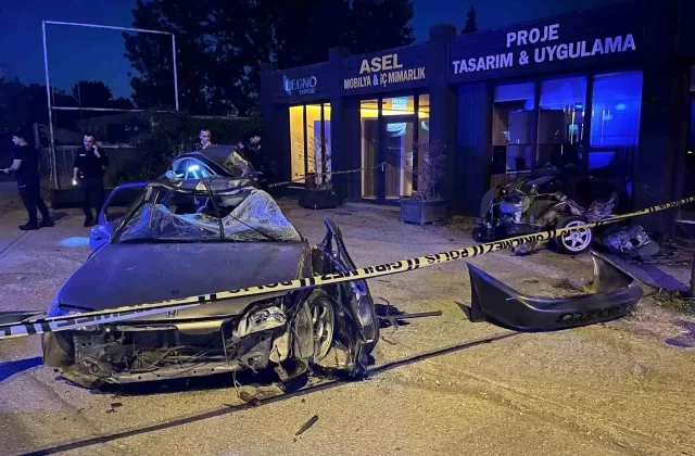 Kocaeli’de feci kaza: Yaya hayatını kaybetti, otomobil ikiye bölündü