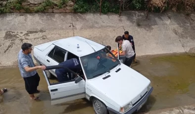 Kozan’da sulama kanalına düşen otomobilin sürücüsü yaralandı