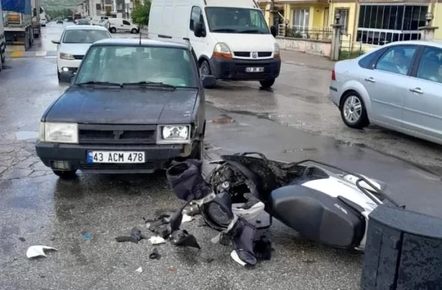 Kütahya’da otomobil ile motosikletin çarpışması sonucu 1 kişi yaralandı