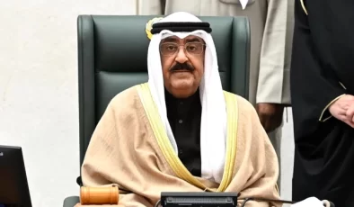 Kuveyt Emiri Parlamentoyu Feshetti ve Anayasayı Askıya Aldı