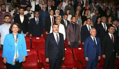 Milli Eğitim Bakanı Yusuf Tekin Diyarbakır’da eğitim toplantısında konuştu