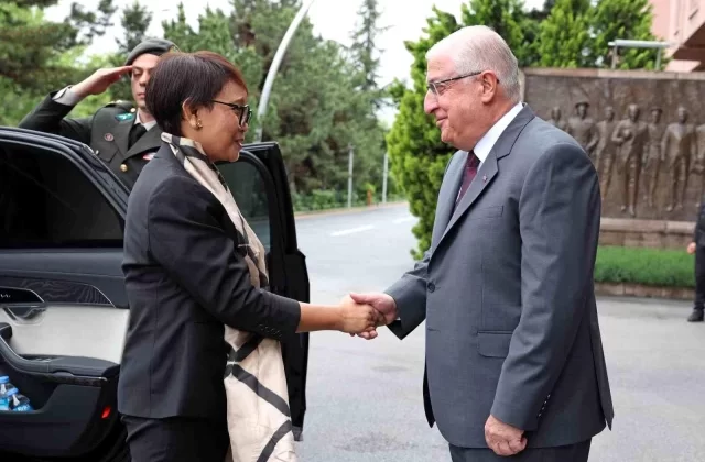 Milli Savunma Bakanı Yaşar Güler, Endonezya Dışişleri Bakanı Retno Marsudi ile bir araya geldi