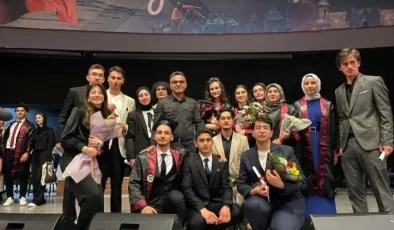Mümtaz Turhan Anadolu Lisesi İlk Mezunlarını Verdi