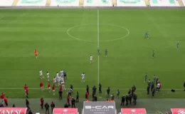 Vanspor, Bursaspor maçında sahadan çekildi