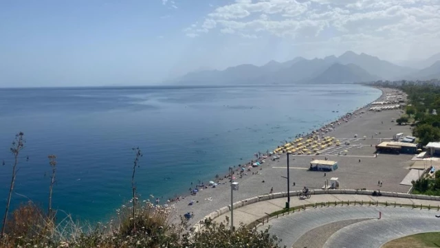 Antalya’da termometreler 46 dereceyi gösterdi, sahiller boşaldı