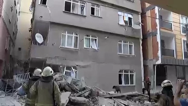 Bahçelievler’de 4 katlı bina çöktü! Çevre evler boşaltıldı, İstanbul Valiliği’nden açıklama var