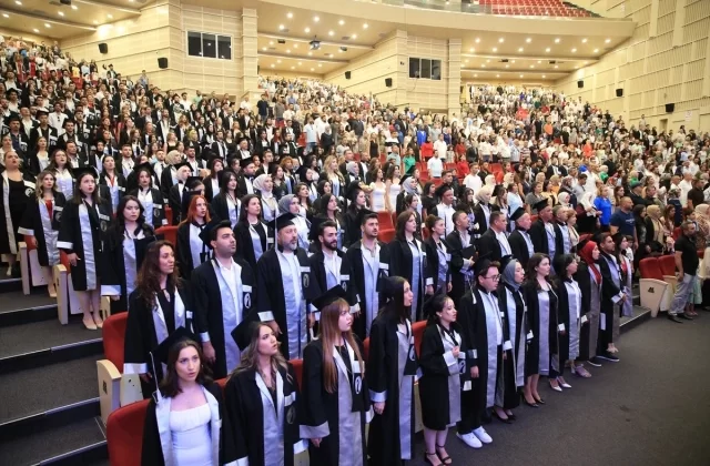 Erciyes Üniversitesi İletişim Fakültesi’nde Mezuniyet Töreni Düzenlendi