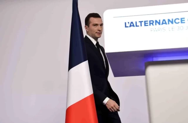 Fransa’da Aşırı Sağcı Ulusal Birlik Partisi Seçimleri Önde Götürüyor