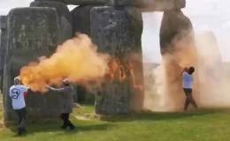 İklim aktivistleri İngiltere’deki Stonehenge’i turuncuya boyadı