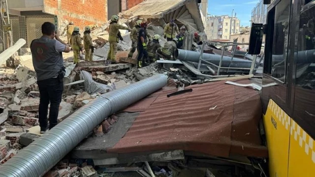 Küçükçekmece’de bina çöktü! 1 kişi hayatını kaybetti, 8 kişi yaralı çıkarıldı