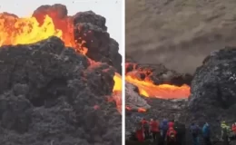 İzlanda’da yine yanardağ patladı! Lavların metrelerce yükselişi kamerada