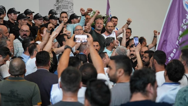 İzmir Büyükşehir Belediyesi’nde işçiler iş bıraktı, ortalık karıştı