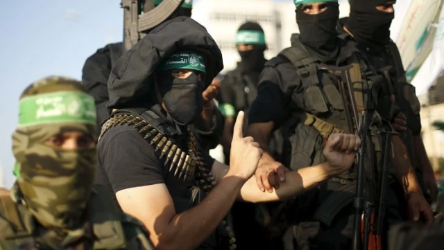 Kassam Tugayları İsrail karargahına sızdı! Güvenlik çitini aşarak saldırdılar