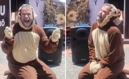 Kilis’te ilginç gösteri: Köpek kostümü giyen adam hüngür hüngür ağladı