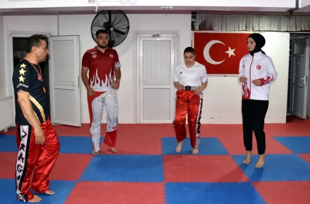 Kırıkkaleli kick boksçular dünya ikincisi ve Türkiye şampiyonu
