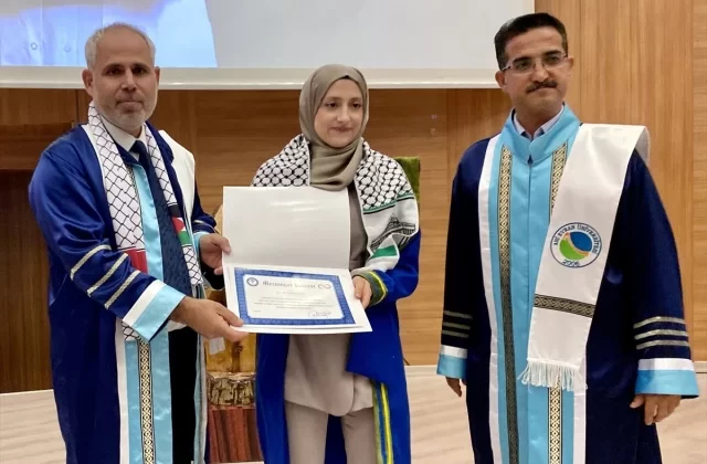 Kırşehir Ahi Evran Üniversitesi Tıp Fakültesi mezuniyet töreninde Filistin’e destek gösterisi