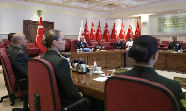 Milli Savunma Bakanı Yaşar Güler, Kara Kuvvetleri Komutanlığı’nın 2233’üncü kuruluş yıl dönümü nedeniyle kabul etti