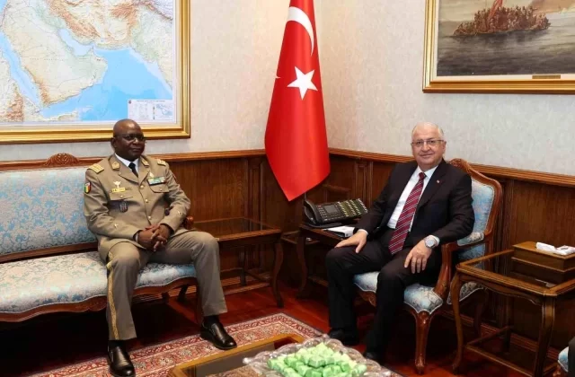 Milli Savunma Bakanı Yaşar Güler, Mali Kara Kuvvetleri Komutanı Tuğgeneral Harouna Samake’yi kabul etti