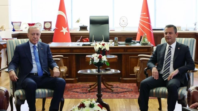 Oturma düzeninin nasıl olacağı merak konusuydu! Erdoğan ve Özel’in 12. kattaki görüşmesinden ilk görüntüler geldi