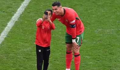 Sahaya girip Ronaldo ile fotoğraf çektirmişti! UEFA’dan minik Berat’a görülmemiş ceza