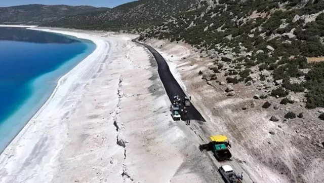 Salda Gölü’nün kıyısına asfalt yol yapıldı
