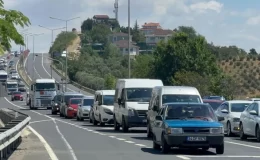 Tatilciler yollara düştü! İstanbul trafiği kilitlendi