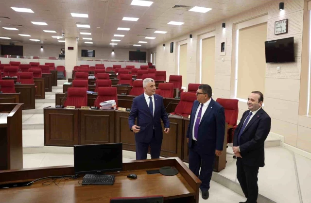 Ticaret Bakanı Ömer Bolat, KKTC Meclisi Başkanı Zorlu Töre ile görüştü