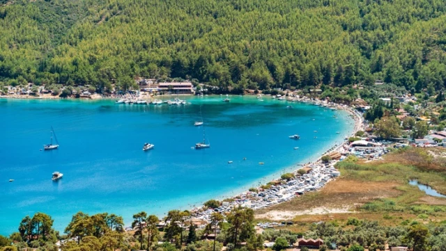 Türkiye’nin en güzel plajlarından biri! Akbük’de halk plajı ücretsiz olarak hizmete açıldı