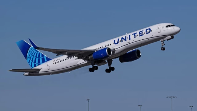 ABD’de United Airlines’a ait yolcu uçağının tekerleği koptu