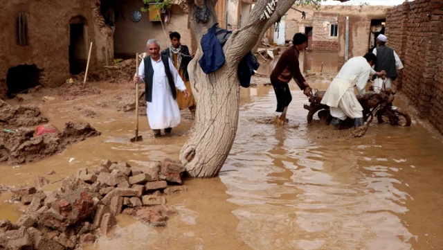 Afganistan’ı sel ve fırtına vurdu: En az 35 ölü, 230 yaralı