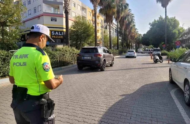 Antalya’da otomobil ile motosiklet çarpıştı, motosiklet sürücüsü yaralandı